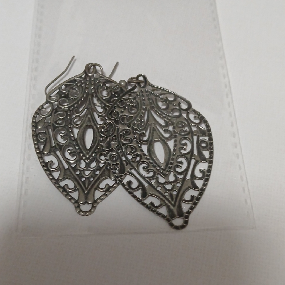 Elegant Silver Filigree Leaf Earrings